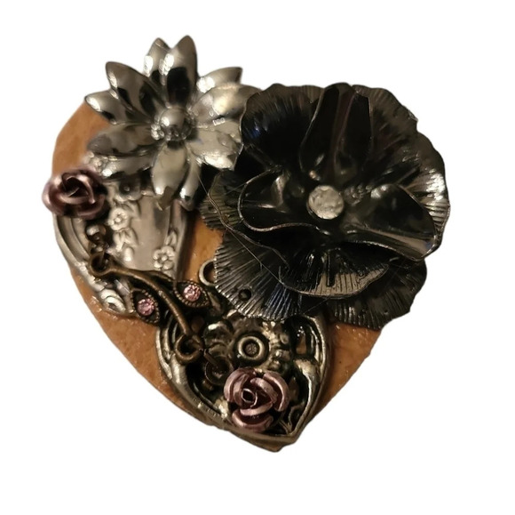 Upcycled Heart Metal Flower Cluster Pin - Picture 1 of 2